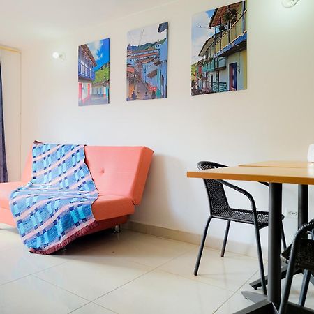Hostal - Dona Elva A 15 Min Del Aeropuerto 里奥内格罗 外观 照片