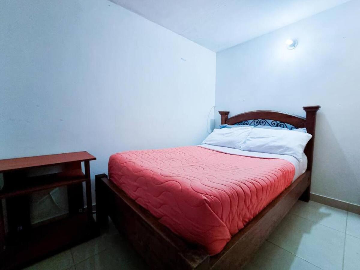 Hostal - Dona Elva A 15 Min Del Aeropuerto 里奥内格罗 外观 照片